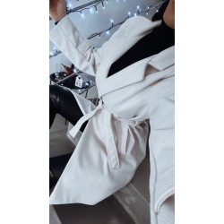 Krémový elegantní kabátek 